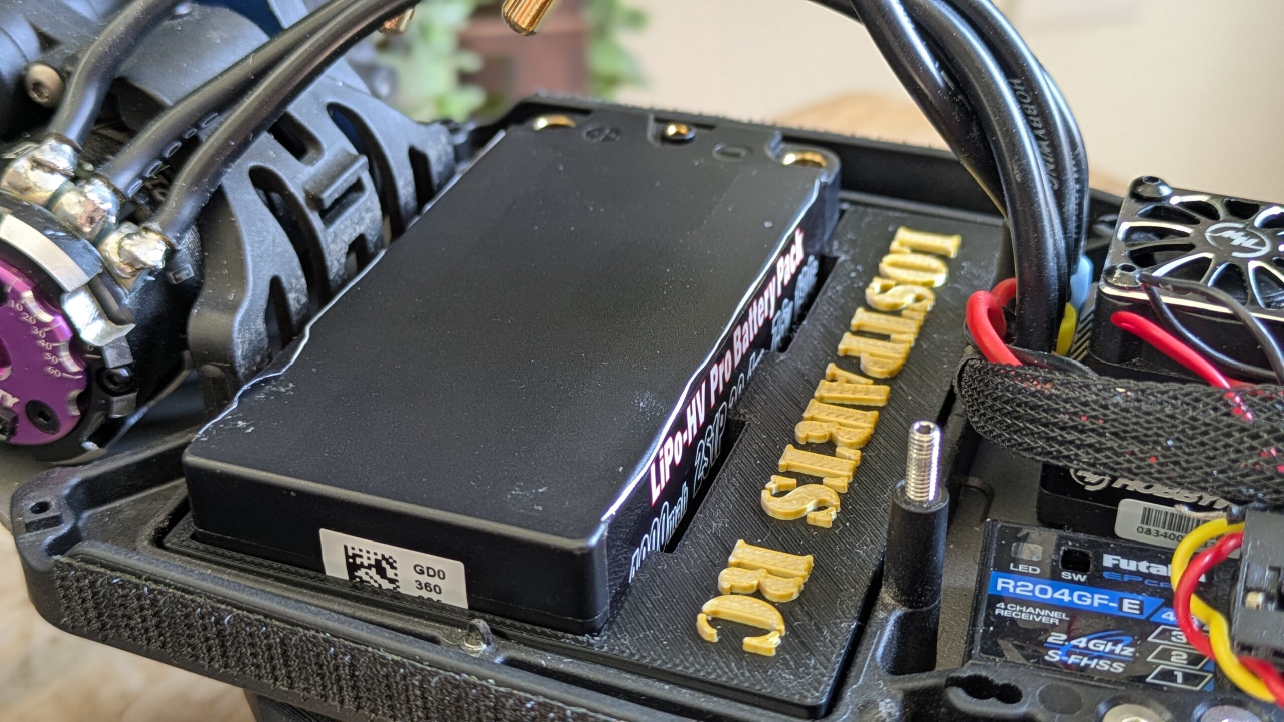Battery tray for Team Associated B5/B5M designed to hold 46.7x92.7mm LiPo without foam